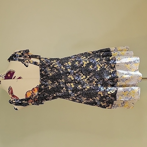 JUN & IVY blue & yellow floral dress.  Ties at shoulder size is Large Juniors. - Picture 3 of 10